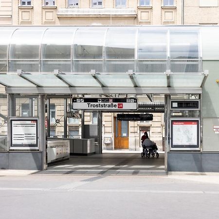 Yeshello Central Station Studio Виена Екстериор снимка